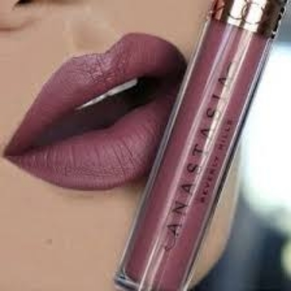 Anastasia Beverly Hills Liquid Lipstick in Trust Issues (Deep Mauve Purple)